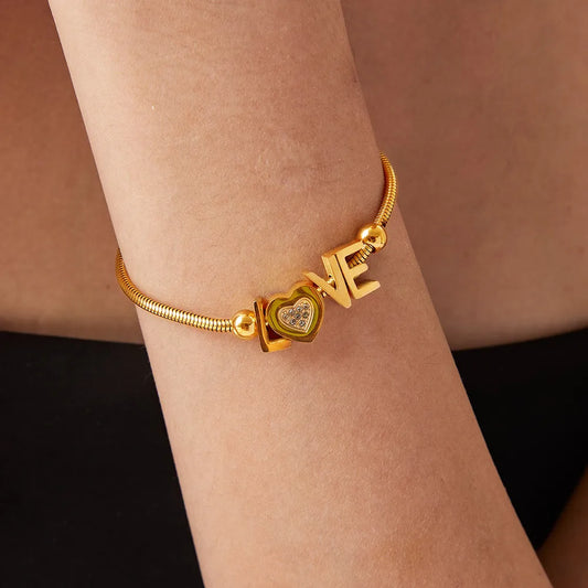 Pulseira Letra com Strass — Dourado