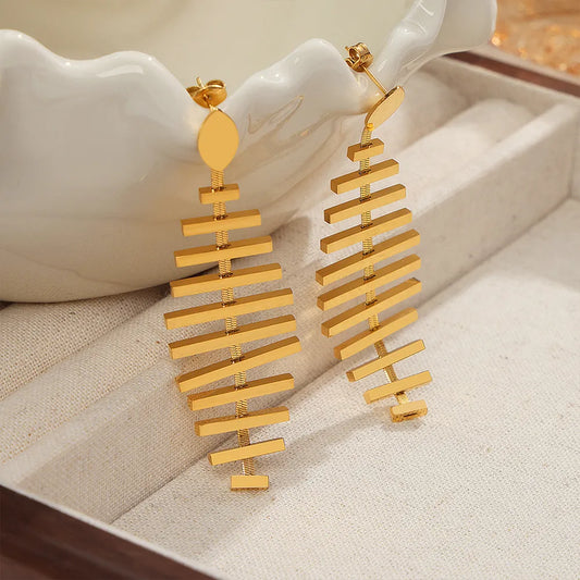 Brincos Espinha — Titânio com Banho de Ouro 18K